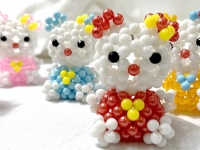 6月23日，手工活外發(fā)加工平臺(tái)，可以帶回家做的手工活，手工之家的成品銷售工作是企業(yè)發(fā)展的三大環(huán)節(jié)之一，圖為勵(lì)志珠珠繡串珠手工產(chǎn)品剪影