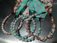 9月15日，拿回家做的手工活，農(nóng)村手工活外發(fā)加工項目，選擇手工之家的企業(yè)和手工會一直合作下去，圖為勵志珠珠繡串珠手工產(chǎn)品剪影