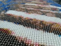 9月19日，手工外包發(fā)布平臺，農(nóng)村手工活加工項目，想在手工之家做手工活掙錢，大家就要動起來，圖為勵志珠珠繡手工產(chǎn)品細(xì)節(jié)剪影