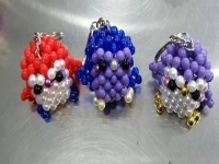 7月27日，網(wǎng)上接手工活的平臺(tái)，拿回家做的手工活，手工之家是注重產(chǎn)品的手工企業(yè)，可信可靠，圖為勵(lì)志珠珠繡串珠手工產(chǎn)品剪影