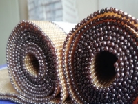 8月5日，想接正規(guī)廠家的手工活，想在家做手工活掙錢，手工之家為大家提供搭建舞臺(tái)、提供支持、創(chuàng)造條件，圖為勵(lì)志珠珠繡串珠手工產(chǎn)品剪影