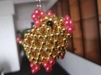 10月10日，寄到家做的手工活，手工串珠兼職，加工材料郵寄提供，手工之家這樣做，圖為勵志珠珠繡串珠手工產(chǎn)品剪影