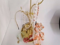 10月16日，農(nóng)村手工活加工項(xiàng)目，可靠的手工活外發(fā)，與手工之家合作，放心居家掙錢，圖為勵志珠珠繡串珠手工產(chǎn)品剪影