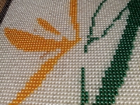 10月31日，靈活就業(yè)好項(xiàng)目，正規(guī)串珠手工，手工之家的珠繡串珠手工項(xiàng)目能滿足大家的需要，圖為勵志珠珠繡串珠手工產(chǎn)品細(xì)節(jié)剪影