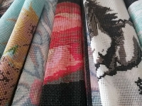 12月6日，帶回家做的手工項目，在家做手工靈活就業(yè)創(chuàng)業(yè)，男士女士做手工之家的手工有什么區(qū)別，圖為勵志珠珠繡串珠手工產(chǎn)品剪影