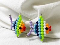 12月28日，臨近年底，手工加工回收項(xiàng)目，在家做手工靈活就業(yè)，做好手工之家的珠繡串珠手工，踏踏實(shí)實(shí)付出收入好，圖為勵(lì)志珠珠繡串珠手工產(chǎn)品剪影