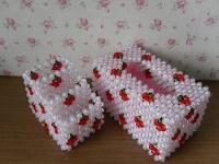 12月15日，帶回家做的手工項(xiàng)目，在家做的手工好副業(yè)，做不做銷售，加工方面的合作都不受影響，圖為勵(lì)志珠珠繡串珠手工產(chǎn)品剪影