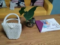 12月19日，帶回家做的手工項(xiàng)目，足不出戶掙錢的好副業(yè)，手工之家的手工產(chǎn)品都是純手工，圖為勵(lì)志珠珠繡串珠手工產(chǎn)品剪影