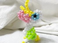 12月21日，在家做手工掙錢，純手工加工項(xiàng)目，手工之家的珠繡串珠手工事業(yè)在總結(jié)中創(chuàng)新發(fā)展，圖為勵(lì)志珠珠繡串珠手工產(chǎn)品剪影