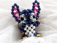 1月7日，居家放心的手工，純手工項(xiàng)目受歡迎，手工之家的珠繡串珠產(chǎn)品好、好銷售、好加工，圖為勵(lì)志珠珠繡串珠手工產(chǎn)品剪影