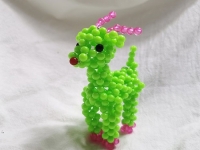 1月8日，正規(guī)加工回收項(xiàng)目，居家靈活就業(yè)好副業(yè)，手工之家與大家一起做好當(dāng)下、做好規(guī)劃，圖為勵(lì)志珠珠繡串珠手工產(chǎn)品剪影