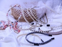 3月3日，正規(guī)好做的手工項(xiàng)目，居家副業(yè)掙錢，手工之家的珠繡串珠是非遺傳統(tǒng)手工，值得擁有，圖為勵(lì)志珠珠繡串珠手工產(chǎn)品剪影