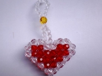 3月5日，珠繡手工加工回收項目，靈活就業(yè)創(chuàng)業(yè)，在家做的手工，手工之家十多年了，大家選擇、信任、喜歡這里有原因，圖為勵志珠珠繡串珠手工產(chǎn)品剪影