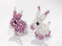 3月15日，拿回家做的手工副業(yè)，手工加工回收項目，在手工之家掙錢沒有季節(jié)性困擾，圖為勵志珠珠繡串珠手工產(chǎn)品剪影