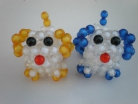 3月18日，想做手工副業(yè)掙錢，帶回家做的手工項目，在手工之家，心中有目標(biāo)、手上有行動、口袋有收入，圖為勵志珠珠繡串珠手工產(chǎn)品剪影