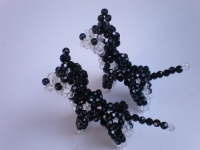 3月22日，在家做手工副業(yè)，可以拿回家做的手工項目，與老手工平臺手工之家合作，渠道有很多，圖為勵志珠珠繡串珠手工產(chǎn)品剪影