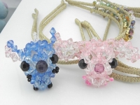 4月2日，想接正規(guī)廠家的手工項目，放心在家做手工副業(yè)，與手工之家合作，我可以嗎？有啥要求？圖為勵志珠珠繡串珠手工產(chǎn)品剪影