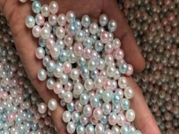 4月4日，帶回家做的手工項目，在家做的手工好副業(yè)，在手工之家，純手工項目的優(yōu)勢在哪兒，圖為勵志珠珠繡串珠手工產(chǎn)品剪影