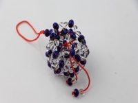 4月9日，正規(guī)手工加工回收項目，通過手工副業(yè)掙錢，在手工之家，有實力是種什么體驗，圖為勵志珠珠繡串珠手工產(chǎn)品剪影