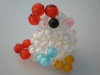 4月11日，正規(guī)可靠的手工副業(yè)，想接正規(guī)廠家的手工項目，在手工之家合作共贏，要注意抓重點，圖為勵志珠珠繡串珠手工產(chǎn)品剪影