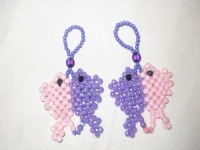 4月13日，靈活就業(yè)手工項目，居家好手工副業(yè)，在手工之家，加工人員通過銷售掙錢，這樣做收入更好，圖為勵志珠珠繡串珠手工產(chǎn)品剪影