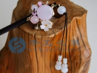 5月25日，在家做的手工活正規(guī)平臺 拿回家做的手工項目，手工之家的成品銷售為手工事業(yè)保駕護航，圖為勵志珠珠繡串珠手工產品剪影
