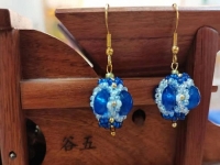 9月20日，手工活接單正規(guī)平臺，拿回家做的手工項目，開飾品加工廠，在手工之家，加工人員如何銷售產品掙錢，圖為飾品類串珠純手工產品剪影