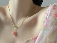 9月29日，外發(fā)加工接單平臺(tái)，開飾品加工廠，正規(guī)廠家的手工，手工之家的手工項(xiàng)目好做、收入好，圖為飾品類串珠純手工產(chǎn)品剪影