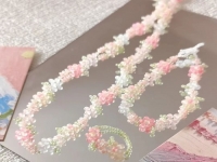 7月11日，外發(fā)手工活正規(guī)平臺，手工靈活就業(yè)創(chuàng)業(yè)，開飾品加工廠，在手工之家,選擇了就要信任和認(rèn)真，圖為串珠米珠繡手工產(chǎn)品剪影