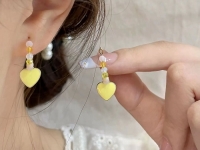 8月21日，在家兼職手工活，靈活就業(yè)創(chuàng)業(yè)手工副業(yè)，開飾品加工廠，在家做手工項(xiàng)目這些要求要達(dá)到，圖為串珠米珠繡手工產(chǎn)品剪影
