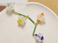 10月2日，手工活兼職是真的嗎，拿回家做的手工項(xiàng)目，可以開飾品加工廠的純手工，讓大家收入好，是大家選擇手工之家的重要原因，圖為飾品類串珠純手工產(chǎn)品剪影