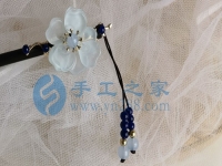 10月8日，手工活接單平臺(tái)，靈活就業(yè)的手工，開飾品加工廠，選擇手工之家的人越來越多，都做什么掙錢，圖為串珠米珠繡手工產(chǎn)品剪影