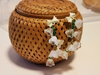 2月1日，手工活外發(fā)一手貨源，開飾品加工廠，在家兼職手工活掙錢，手工之家始終與合作人員一起努力，圖為串珠米珠繡手工產(chǎn)品剪影
