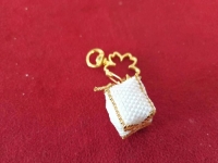 2月24日，手工活外發(fā)一手貨源，拿回家做的手工副業(yè)，在家開(kāi)飾品加工廠掙錢(qián)，可以到手工之家實(shí)地考察合作嗎？圖為串珠米珠繡手工產(chǎn)品剪影