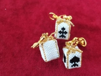 4月29日，可在家做的兼職手工活，想接正規(guī)廠家手工項(xiàng)目,開(kāi)飾品加工廠，在手工之家，多總結(jié)、認(rèn)真做、多掙錢，圖為飾品類串珠純手工產(chǎn)品剪影