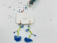 8月29日，手工活兼職招聘信息，在家做串珠手工項(xiàng)目掙錢，做手工傳承官，在手工之家，要多掙錢，每一種合作都需要認(rèn)真對(duì)待，圖為串珠米珠繡純手工產(chǎn)品剪影