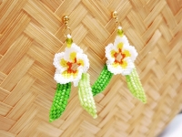 12月15日，手工活外發(fā)加工可靠嗎？居家小成本創(chuàng)業(yè)靈活就業(yè)，微創(chuàng)業(yè)做手工傳承官，讓合作人員多掙錢，手工之家一直在努力，圖為串珠米珠繡純手工產(chǎn)品剪影