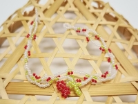 12月19日，兼職手工活可以帶回家做，靈活就業(yè)小成本創(chuàng)業(yè)做手工傳承官，與手工之家合作，這里的純手工大家都能做，圖為串珠米珠繡純手工產(chǎn)品剪影