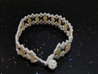 12月17日，拿回家做的手工項目，農(nóng)村手工創(chuàng)業(yè)項目，小成本創(chuàng)業(yè)做手工傳承官，手工之家的純手工很適合農(nóng)村做，圖為飾品類串珠純手工產(chǎn)品剪影