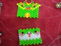 12月25日，手工活從哪里找廠家，在家能做的兼職創(chuàng)業(yè)項目，輕資產(chǎn)創(chuàng)業(yè)做手工傳承官，與手工之家合作，大家利益同體、合作共贏，圖為串珠米珠繡純手工產(chǎn)品剪影