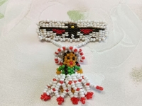 3月1日，外發(fā)手工正規(guī)平臺，兼職手工在家可做，小成本創(chuàng)業(yè)開手工加工廠、做手工傳承官，與手工之家合作，大家都有滿意的地方，圖為串珠米珠繡純手工產(chǎn)品剪影