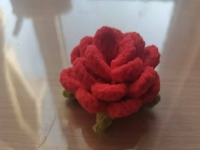4月12日，手工外發(fā)加工可靠嗎？居家小成本創(chuàng)業(yè)開手工加工廠，微創(chuàng)業(yè)做家庭手工工作室，手工之家的純手工，城市農(nóng)村都能做，圖為鉤織純手工產(chǎn)品剪影