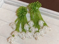 7月5日，在家可以做的兼職工作，在家副業(yè)做手工掙錢，小成本創(chuàng)業(yè)做手工工作室，在手工之家，純手工專兼職做都掙錢，圖為串珠米珠繡純手工產(chǎn)品剪影