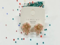 8月2日，在家就能賺錢的工作，兼職手工在家可做，輕資產(chǎn)創(chuàng)業(yè)做手工工作室，在手工之家，努力和付出給大家?guī)砗檬杖?，圖為串珠米珠繡純手工產(chǎn)品剪影