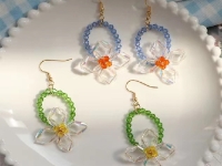 8月16日，可在家做的兼職手工，想接正規(guī)廠家的手工，創(chuàng)業(yè)做手工工作室，放心在家做手工副業(yè)創(chuàng)業(yè)，手工之家內(nèi)外兼修、努力做好大家的依靠，圖為串珠米珠繡純手工產(chǎn)品剪影