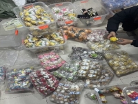 12月11日，在家做兼職的正規(guī)平臺(tái)，小本創(chuàng)業(yè)開手工工作室，居家手工創(chuàng)業(yè)，與手工之家合作，服務(wù)讓大家放心掙錢，圖為倉庫對工作室寄來的的鉤織純手工產(chǎn)品清點(diǎn)整理剪影