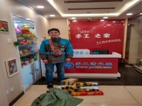 手工活之家業(yè)務(wù)忙，訂單多忙壞快遞小哥
