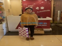 邯鄲廣平煙女士來手工活之家總部考察，找到加工費(fèi)高的手工活