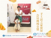 帶著孩子來交貨，恭喜石家莊牛女士的珠繡作品被驗收合格！