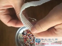 尋求更有發(fā)展前景的手工活 選擇串珠繡手工活創(chuàng)業(yè)帶領(lǐng)大家致富，在家賺錢的手工活